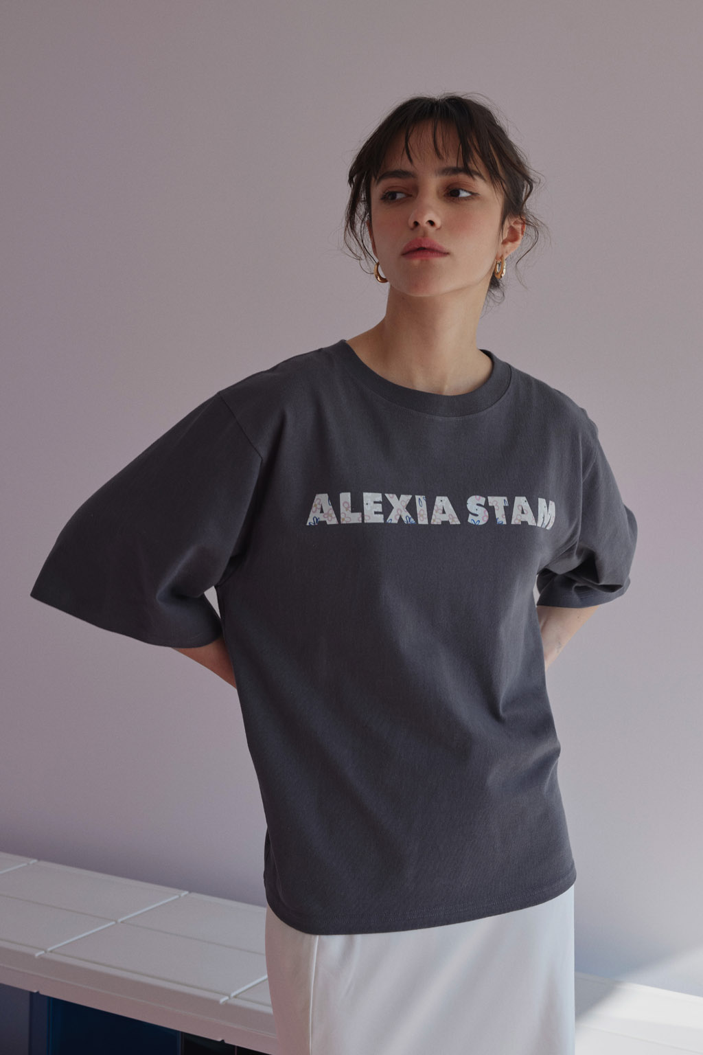 Floral Logo Tee Charcoal | ALEXIA STAM