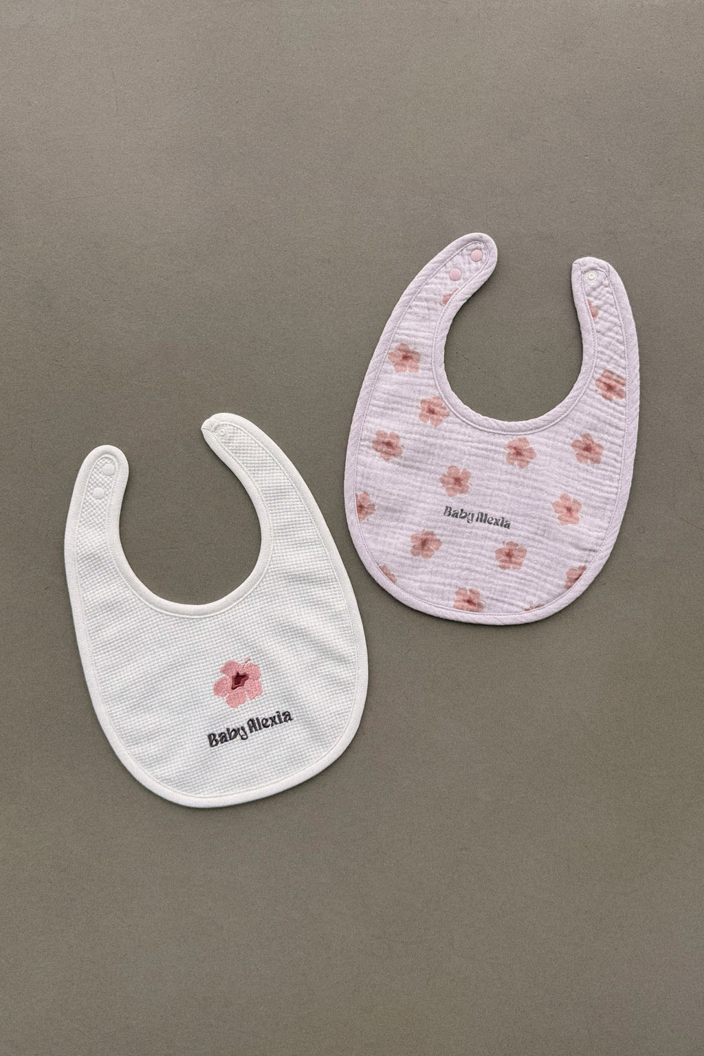 値下げ!!ALEXIA STAM HAPPYBAG 2025 5点セット Baby Bibs Hibiscus | ALEXIA STAM